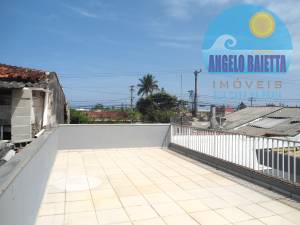 Casa á venda no bairro Arpoador em Peruíbe, á 400 metros da praia