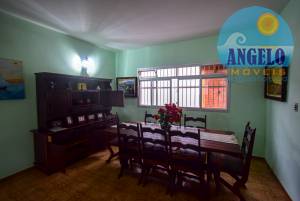 Casa terrea, 3 dormitórios, 2 lotes,  no bairro Arpoador, á 200 metros da praia