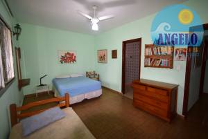 Casa terrea, 3 dormitórios, 2 lotes,  no bairro Arpoador, á 200 metros da praia