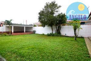 Casa terrea, 3 dormitórios, 2 lotes,  no bairro Arpoador, á 200 metros da praia