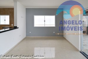 Casa pé na areia a venda no bairro Oásis em Peruíbe
