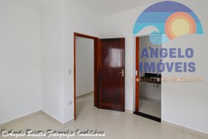 Casa pé na areia a venda no bairro Oásis em Peruíbe