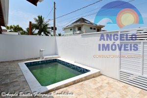 Casa pé na areia a venda no bairro Oásis em Peruíbe