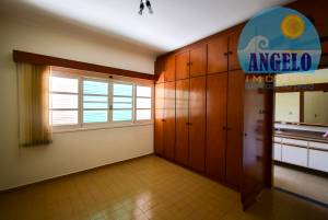 Casa térrea com piscina, 3 dormitorios em Peruíbe, entre 400 e 800 metros da praia