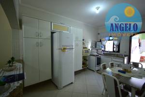 Casa para venda no bairro Continental em Peruíbe, entre 400 e 800 metros da praia