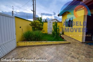 Casa á venda no bairro São José em Peruíbe