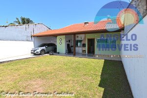 Casa á venda no bairro Jardim Beira Mar em Peruíbe