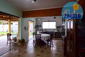 Casa com piscina para venda no bairro Oásis em Peruíbe, entre 800 e 1200 metros da praia