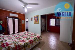 Casa com piscina para venda no bairro Oásis em Peruíbe, entre 800 e 1200 metros da praia