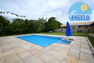 Casa com piscina para venda no bairro Oásis em Peruíbe, entre 800 e 1200 metros da praia