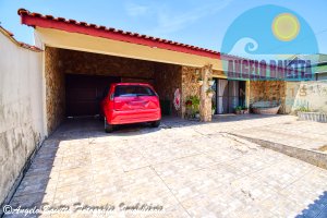 Casa com piscina á venda no bairro Stella Maris em Peruíbe