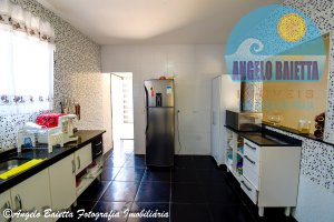 Casa com piscina á venda no bairro Stella Maris em Peruíbe