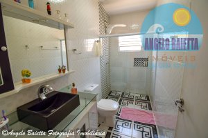 Casa com piscina á venda no bairro Stella Maris em Peruíbe