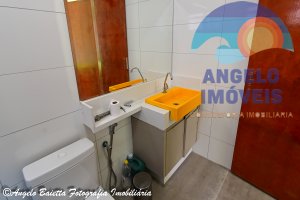 Casa com piscina a 50 metros da praia no bairro Florida em Peruíbe
