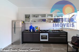Casa com piscina a 50 metros da praia no bairro Florida em Peruíbe