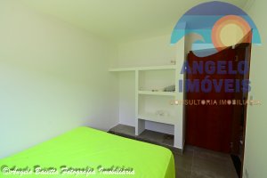Casa com piscina a 50 metros da praia no bairro Florida em Peruíbe