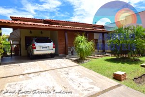 Casa á venda no condomínio Bougainvillée II em Peruíbe