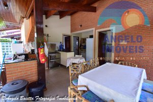 Casa á venda no condomínio Bougainvillée II em Peruíbe