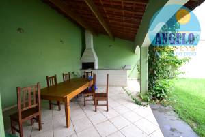Casa com piscina para venda no bairro Jardim Marcia em Peruibe