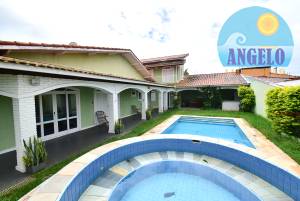 Casa com piscina para venda no bairro Jardim Marcia em Peruibe
