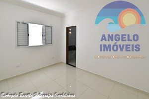 Casa nova com piscina á venda no bairro Tres Marias em Peruíbe