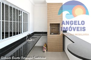 Casa nova com piscina á venda no bairro Tres Marias em Peruíbe