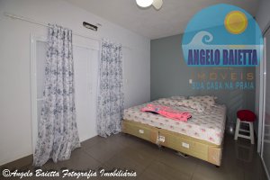 Sobrado Triplex á venda no bairro Oásis em Peruíbe