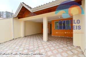 Casa para locação no bairro Centro em Peruíbe