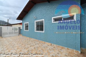 Casa lado praia á venda no bairro Barra de Jangada em Peruíbe