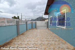 Casa lado praia á venda no bairro Barra de Jangada em Peruíbe