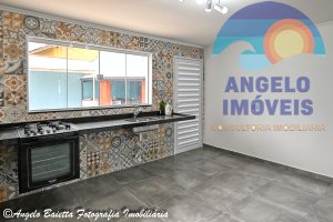 Casa lado praia á venda no bairro Barra de Jangada em Peruíbe