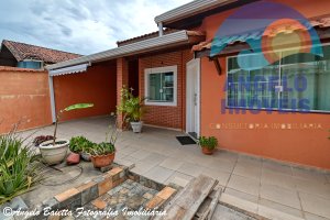Casa á venda no bairro Ribamar em Peruíbe