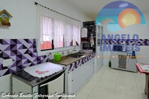 Casa lado praia á venda no bairro Belmira Novaes em Peruíbe