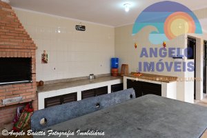 Casa lado praia á venda no bairro Belmira Novaes em Peruíbe