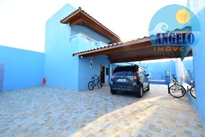 Sobrado com piscina para venda no bairro Cidade Nova Peruibe, entre 800 e 1200 metros da praia