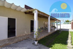 Casa á venda no bairro Maria Helena Novaes em Peruíbe