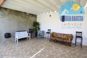 Casa á venda no bairro Maria Helena Novaes em Peruíbe