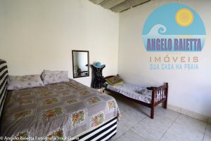 Casa á venda no bairro Maria Helena Novaes em Peruíbe