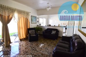 Casa á venda no bairro Maria Helena Novaes em Peruíbe