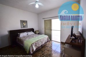 Casa á venda no bairro Maria Helena Novaes em Peruíbe