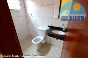 Casa á venda no bairro Icaraíba em Peruíbe