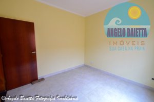 Casa á venda no bairro Icaraíba em Peruíbe