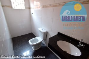 Casa á venda no bairro Icaraíba em Peruíbe