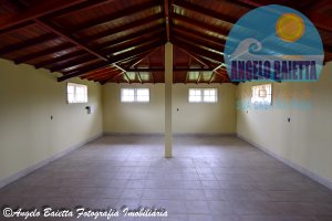 Casa á venda no bairro Icaraíba em Peruíbe