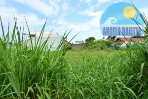 Terreno á venda no bairro Maria Helena Novaes em Peruíbe