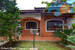 Casa lado praia á venda, 2 lotes, no bairro Oasis em Peruíbe