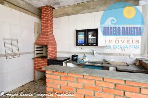 Sobrado á venda no bairro Josedy em Peruíbe, á 200 metros da praia