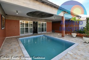 Casa lado praia á venda no bairro Cidade Nova Peruíbe em Peruíbe