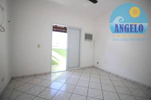 Casa para venda no bairro Centro em Peruibe, entre 400 e 800 metros da praia