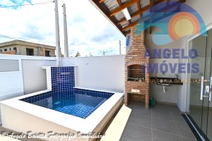 Casa á venda no bairro Flora Rica em Peruíbe